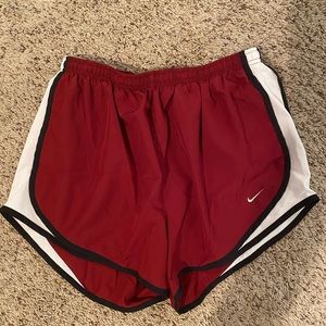 Women’s Nike Dry Tempo Shorts-size large